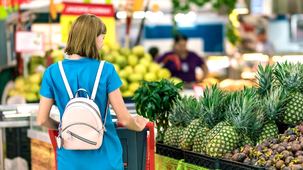 Market reyonunda bebek ürünleri